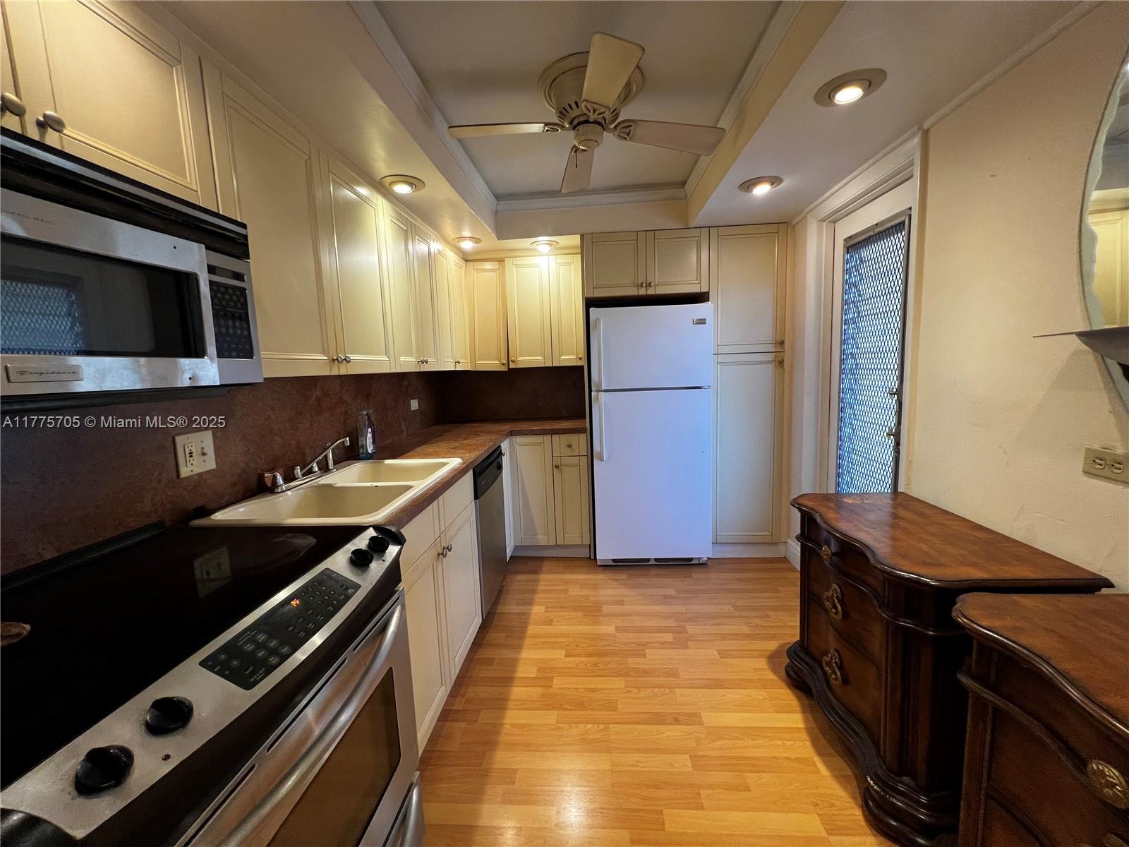 6dd28e9b-4754 447 NE 195th St # 309, Miami FL 33179 — #A11775705