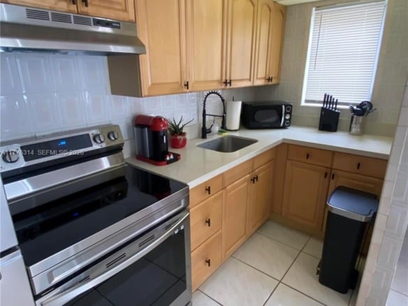 3210 Canal Dr # 8, Pompano Beach FL 33062 — #A11776314