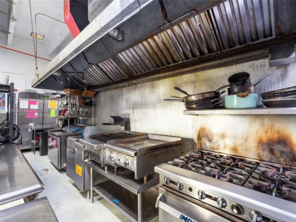 10648 FOUNTAINBLEAU BLVD, Miami FL 33172 — #A11783082