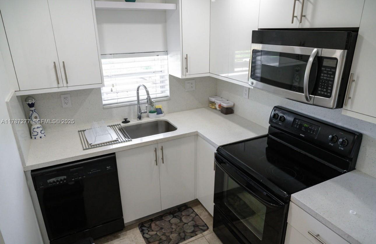 6dd28e9b-4932 8901 Hollybrook # 206, Hollywood FL 33025 — #A11787277