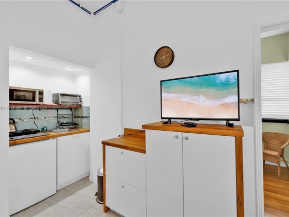 255 W 24th St # 136, Miami Beach FL 33140 — #A11787991