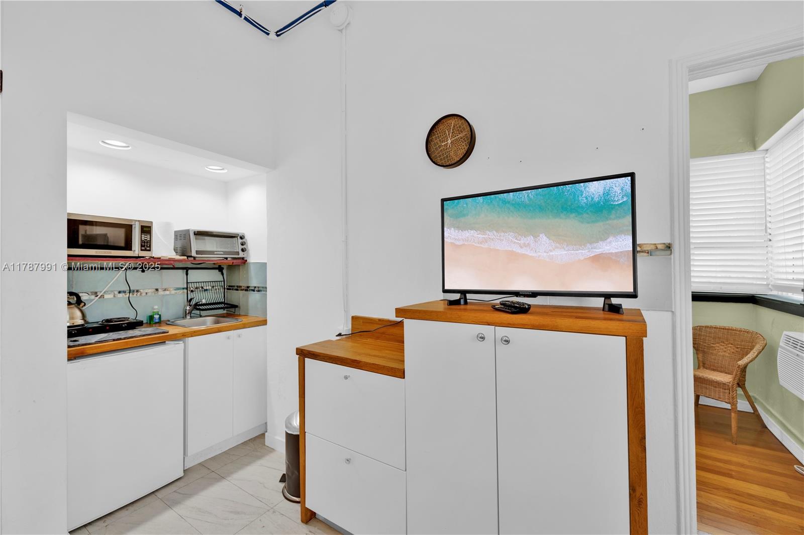6dd28e9b-4943 255 W 24th St # 136, Miami Beach FL 33140 — #A11787991