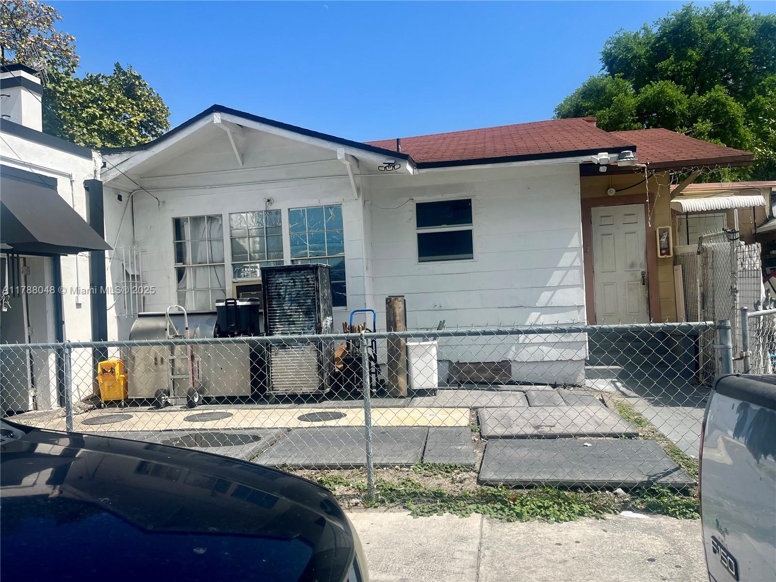 6dd28e9b-4946 1574 SW 1st St, Miami FL 33135 — #A11788048