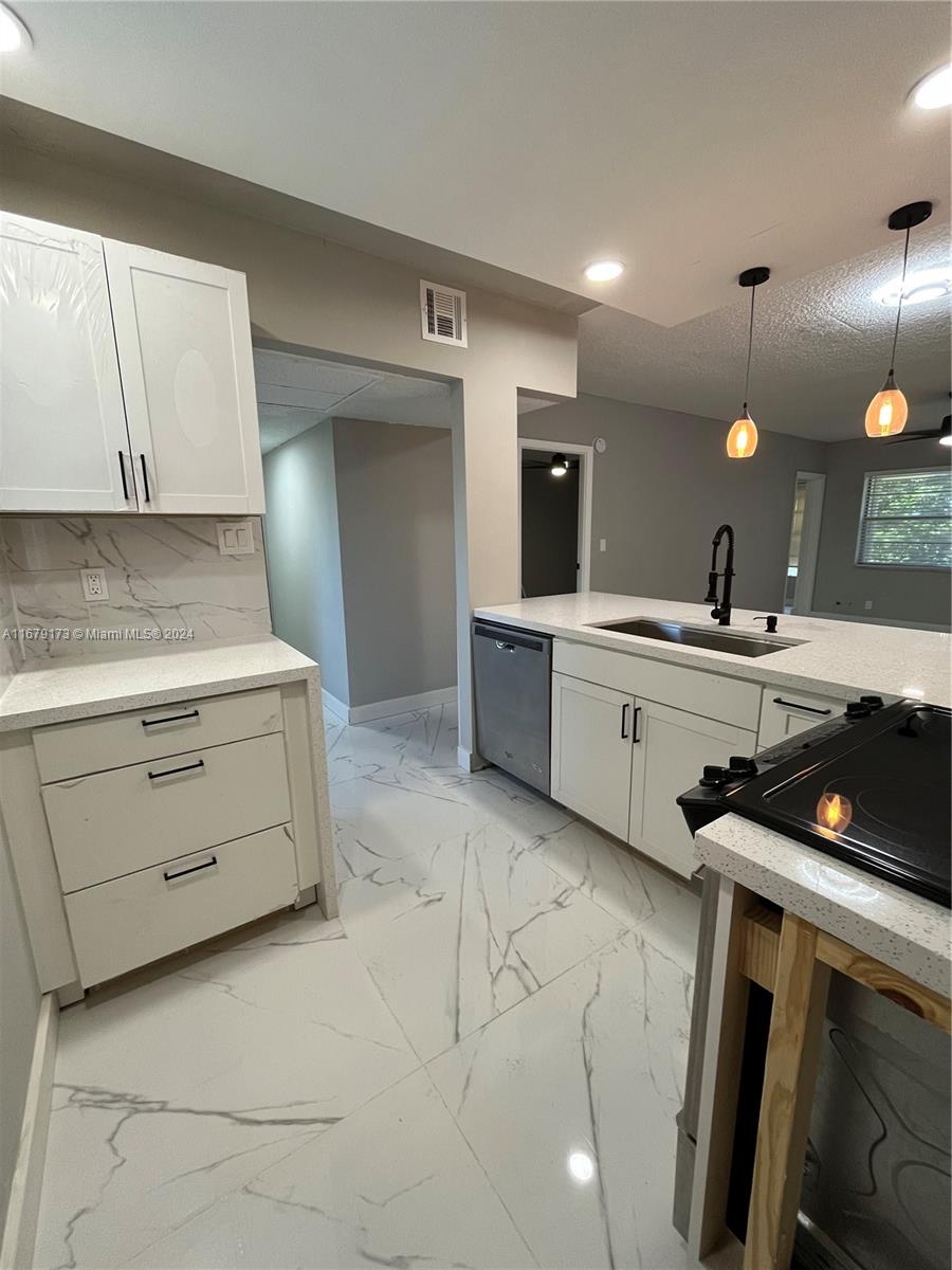 6dd28e9b-501 5102 NW 36th St # 605, Lauderdale Lakes FL 33319 — #A11679173