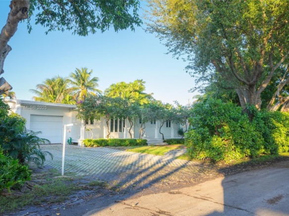 355 Redwood Ln, Key Biscayne FL 33149 — #A11849162
