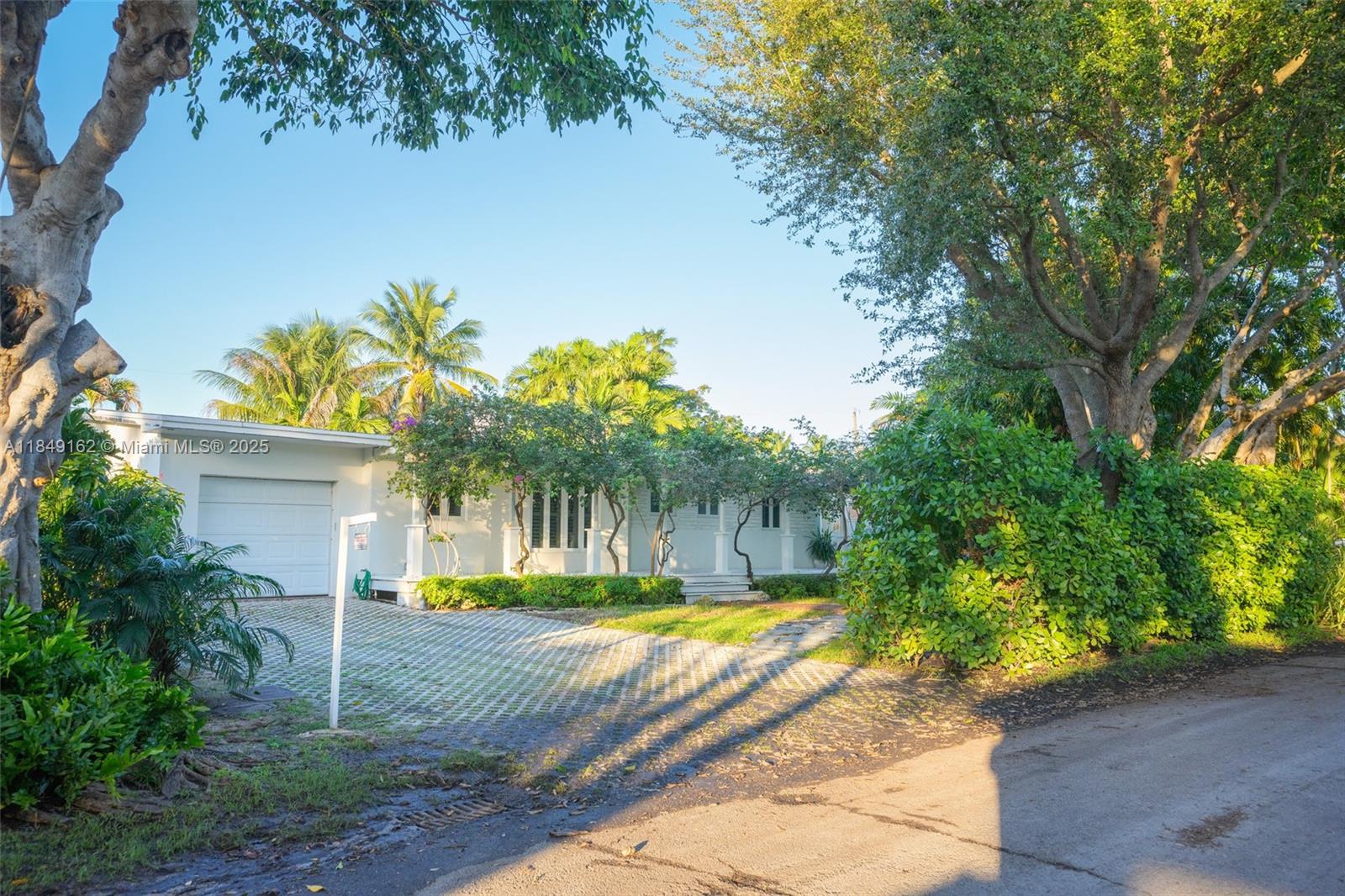 6dd28e9b-509 355 Redwood Ln, Key Biscayne FL 33149 — #A11849162