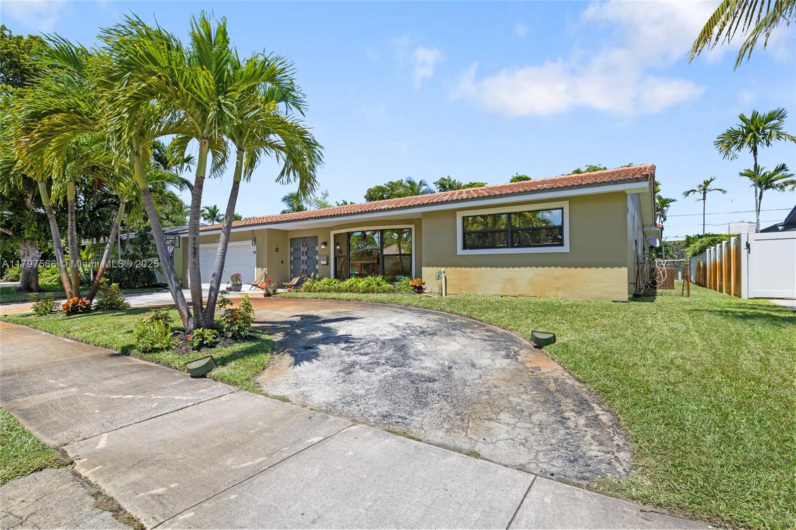 20375 NE 22nd Pl, Miami FL 33180 — #A11797566
