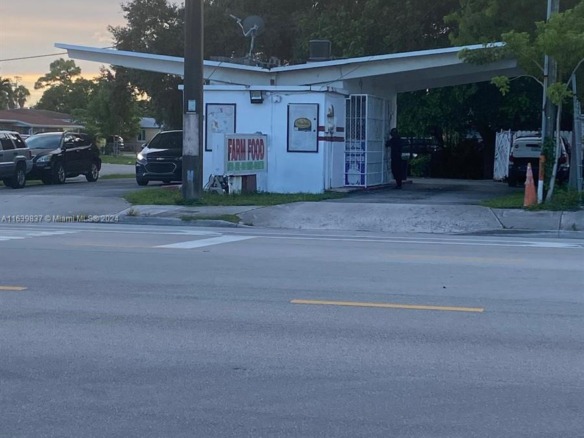 891 SW 27th Ave, Fort Lauderdale FL 33312 — #A11639837