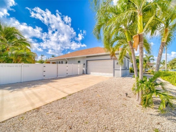 207 SW 11th St, Dania Beach FL 33004 — #A11797742