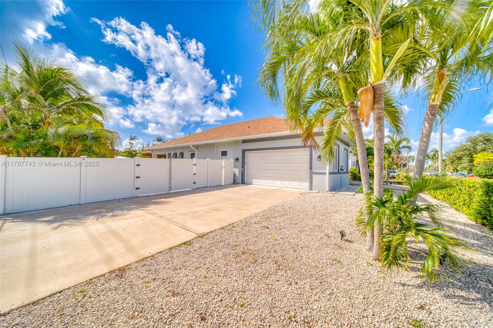 207 SW 11th St, Dania Beach FL 33004 — #A11797742