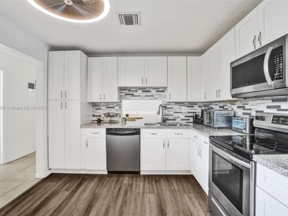 1233 Hampton Blvd, North Lauderdale FL 33068 — #A11798268