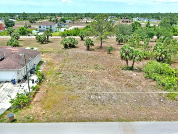 914 S Mercury Ave, Lehigh Acres FL 33974 — #A11799826