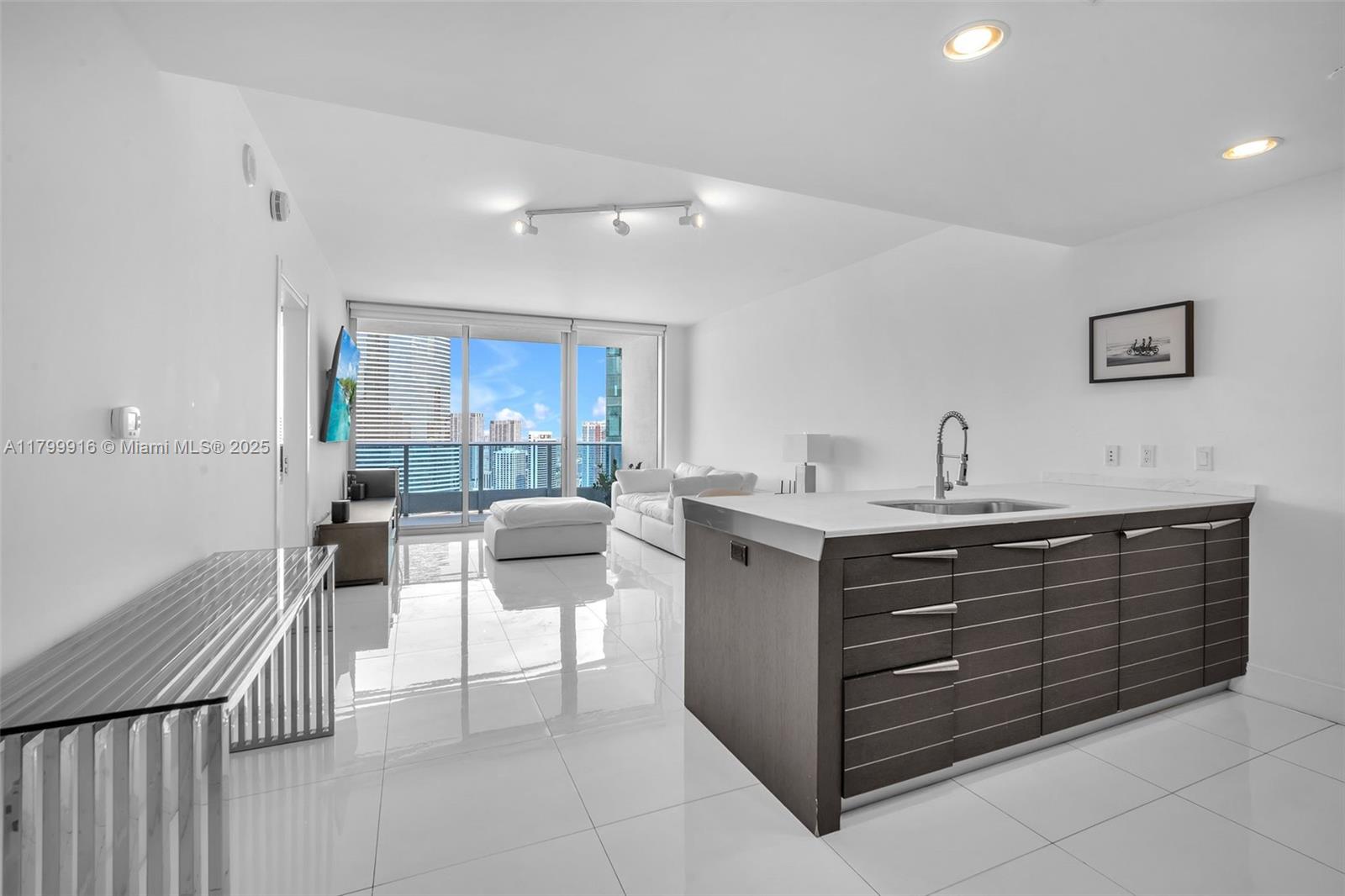 6dd28e9b-5175 200 Biscayne Boulevard Way # 4012, Miami FL 33131 — #A11799916