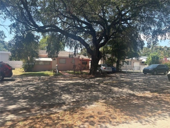 2530 Washington St, Hollywood FL 33020 — #A11800735