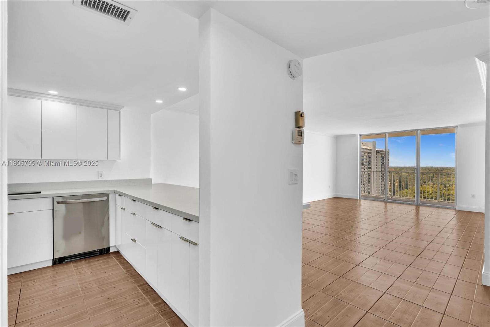 6dd28e9b-5297 2801 NE 183rd St # 1703W, Aventura FL 33160 — #A11805799