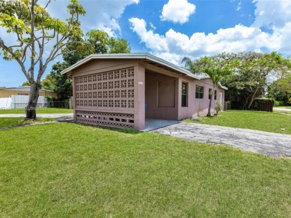 4960 NW 11th Ct, Lauderhill FL 33313 — #A11805957