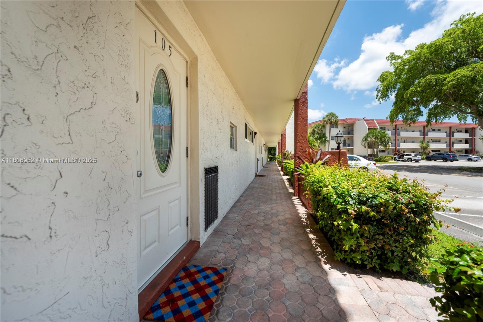 6dd28e9b-5319 9823 S Hollybrook Lake Dr # 105, Pembroke Pines FL 33025 — #A11806952