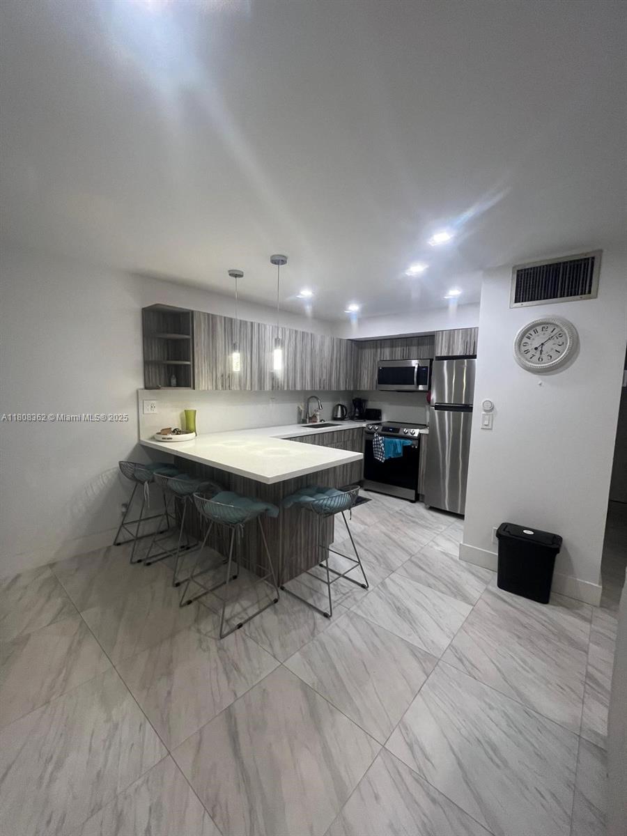 6dd28e9b-5360 2145 Pierce St # 422, Hollywood FL 33020 — #A11808362