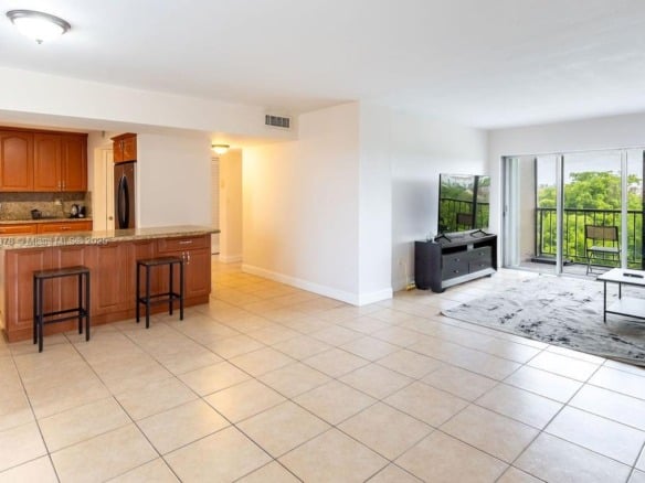 9110 Fontainebleau Blvd # 502, Miami FL 33172 — #A11810078