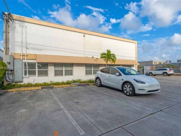 1226 NW 23rd Ave, Fort Lauderdale FL 33311 — #A11811326