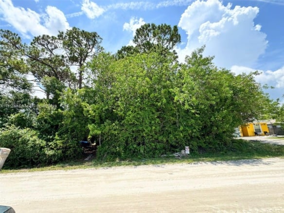 1225 SW 12th Ct SW, Vero Beach FL 32962 — #A11811680