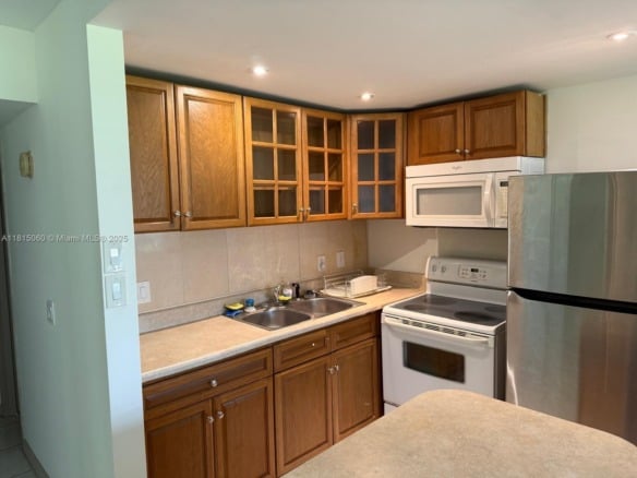 217 Suffolk F # 217, Boca Raton FL 33434 — #A11815060