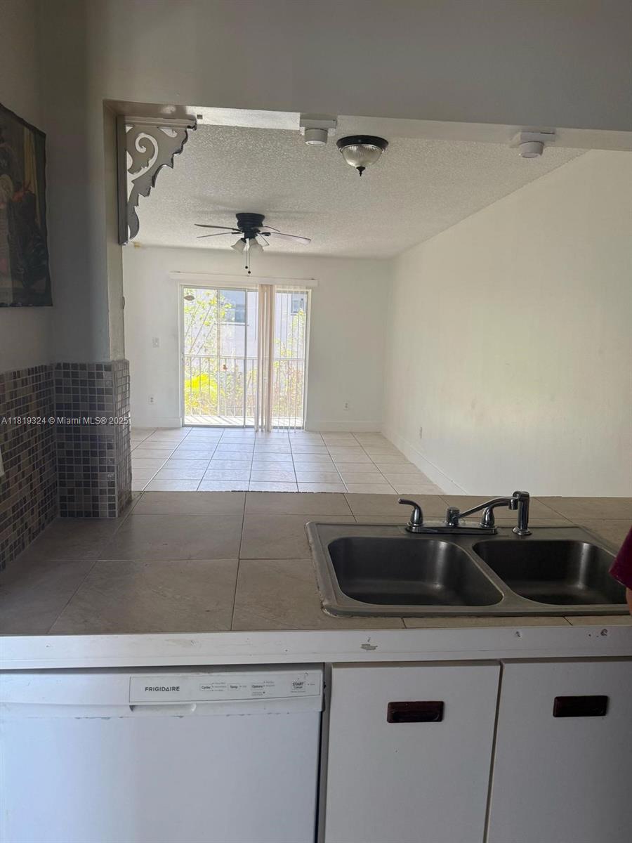 6dd28e9b-5613 438 NE 210th Cir Ter # 4B, Miami FL 33179 — #A11819324