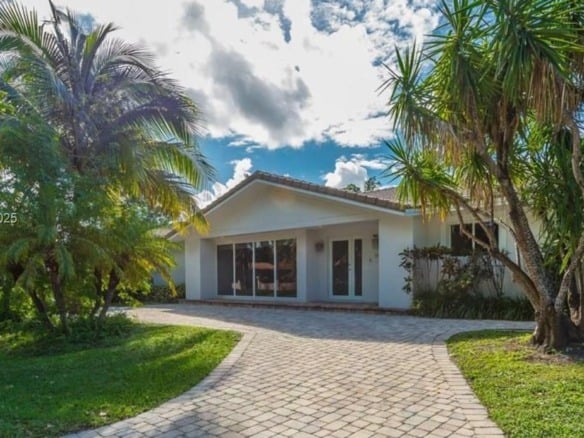 900 Diplomat Pkwy, Hollywood FL 33019 — #A11823034