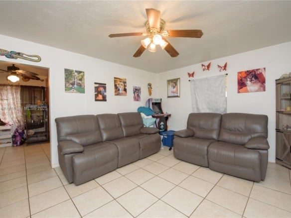 926 NW 3rd Ave, Homestead FL 33030 — #A11823147
