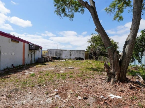 4231 N Dixie Hwy, Oakland Park FL 33334 — #A11825325