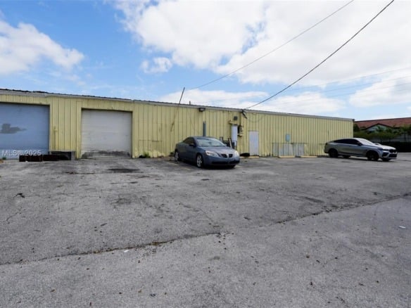 4201 N Dixie Hwy, Oakland Park FL 33334 — #A11826163
