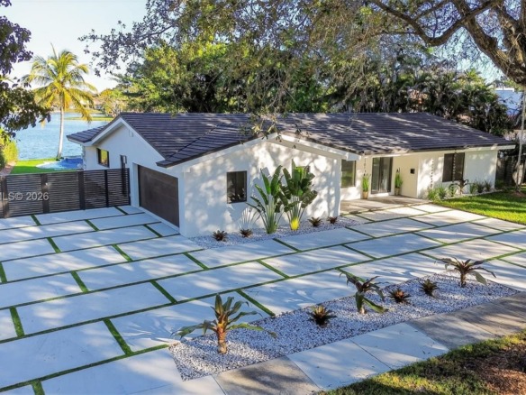 7101 E Troon Cir, Miami Lakes FL 33014 — #A11828760