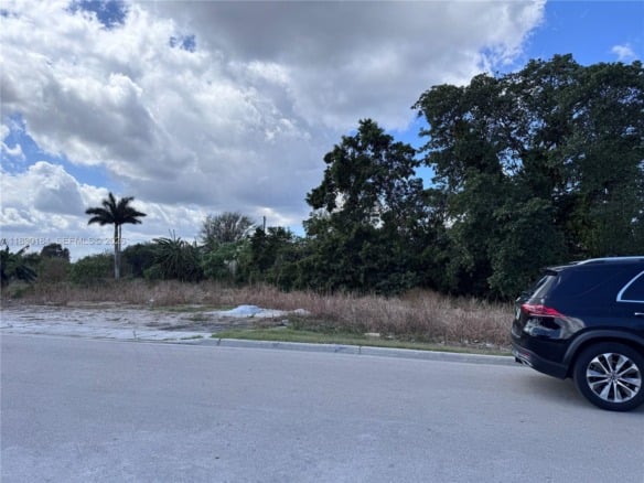 875 JOE LOUIS AVE, Pahokee FL 33476 — #A11830184