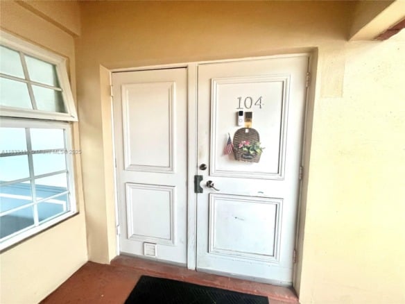 2841 NE 33rd Ct # 104, Fort Lauderdale FL 33306 — #A11833444