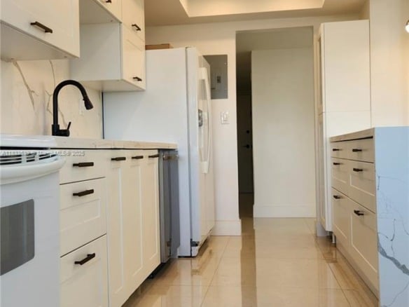 18051 Biscayne Blvd # 1705, Aventura FL 33160 — #A11833539
