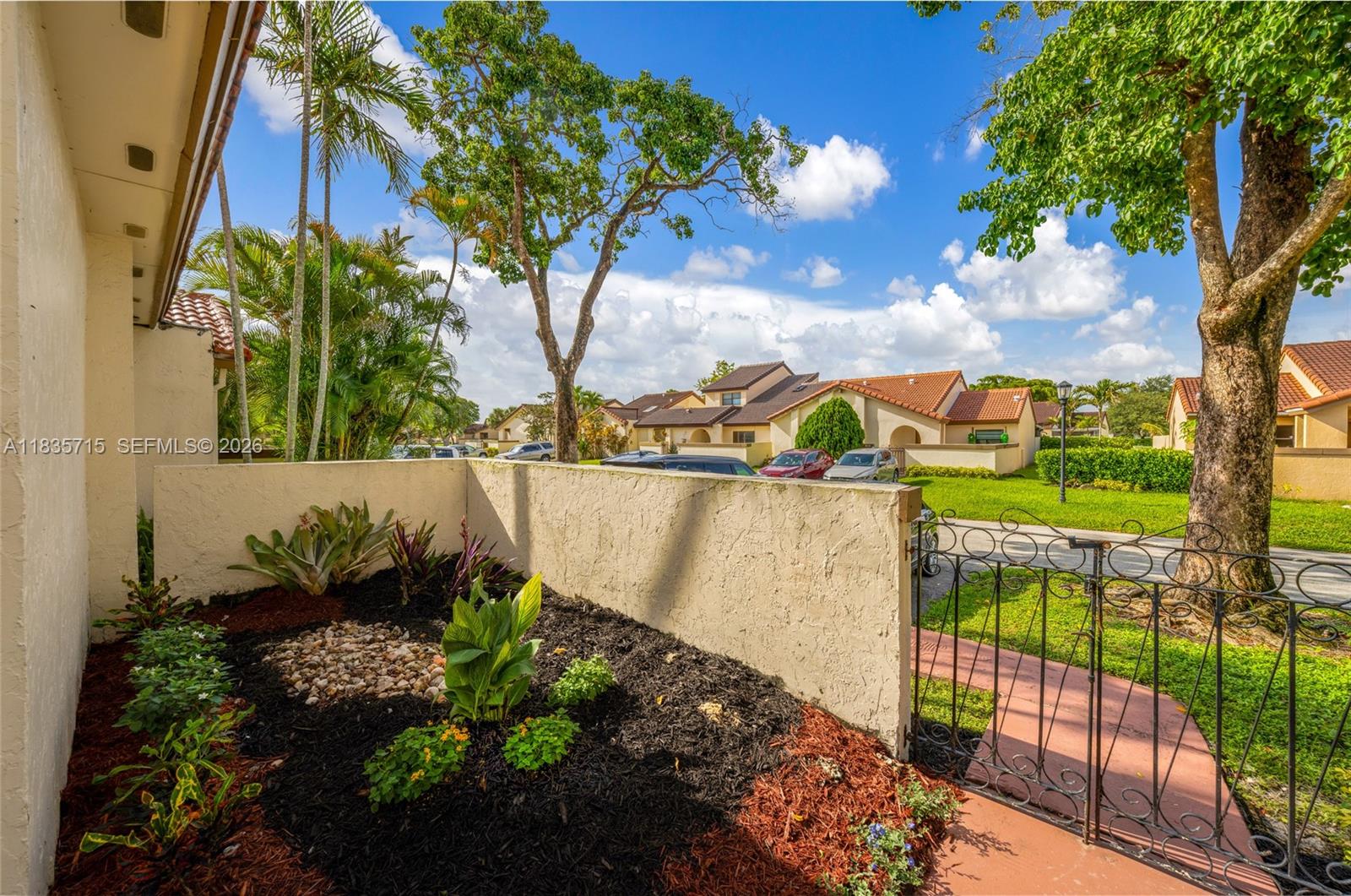 6dd28e9b-6045 6637 NW 181st Ln, Hialeah FL 33015 — #A11835715