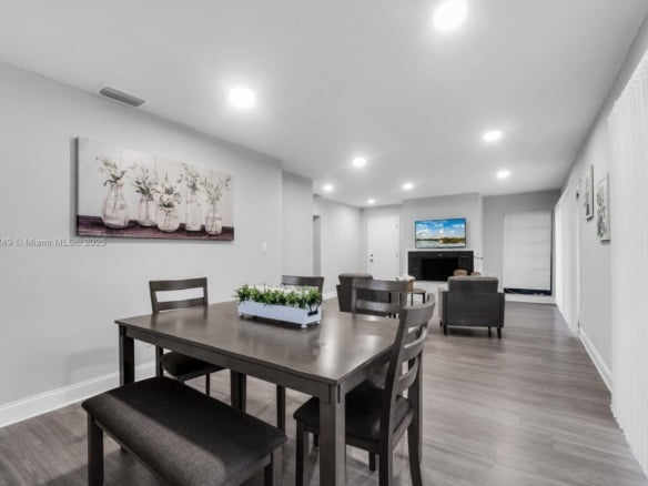 809 E Glen oak, Clearwater FL 33759 — #A11837249