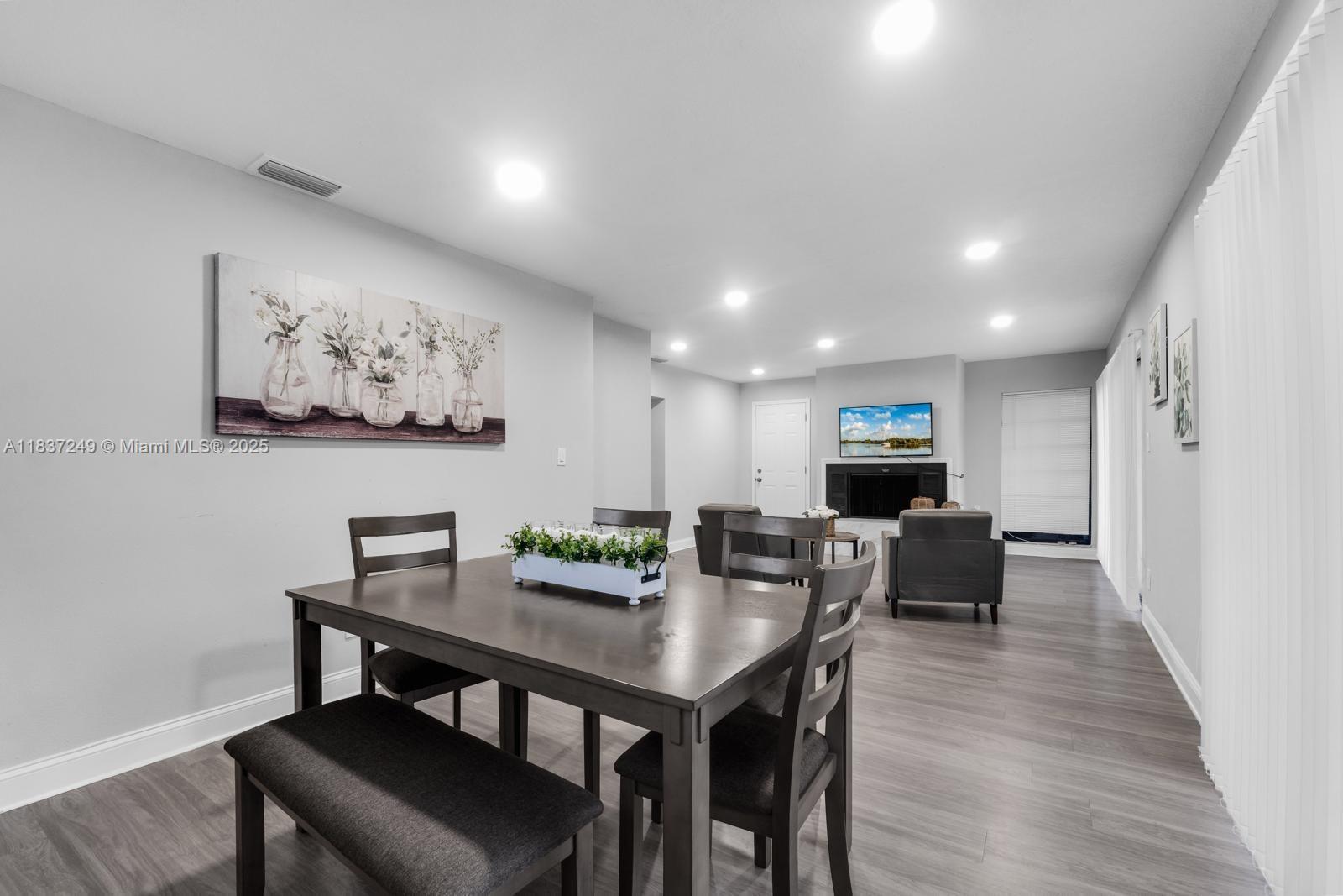 6dd28e9b-6090 809 E Glen oak, Clearwater FL 33759 — #A11837249