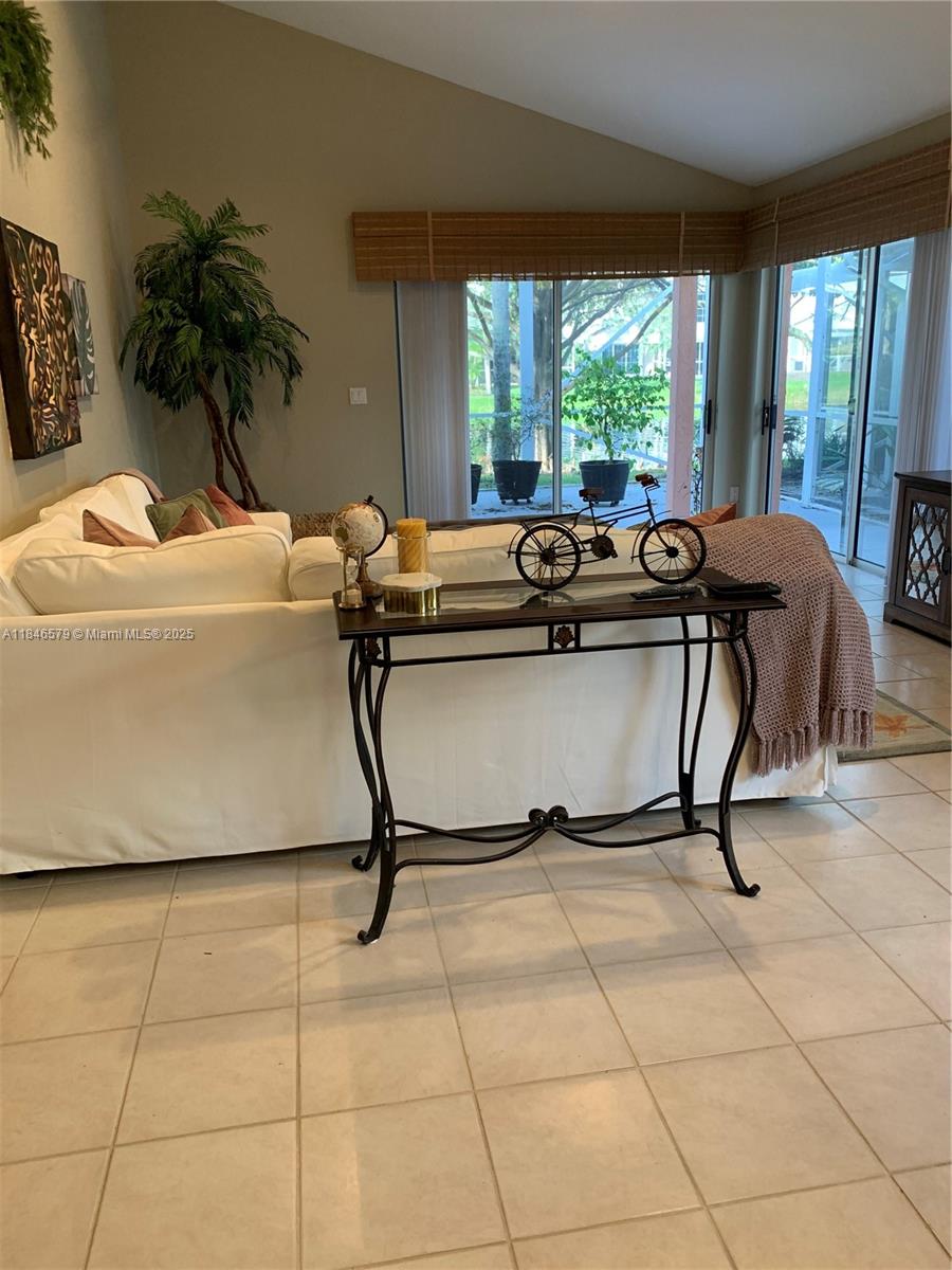 6dd28e9b-6412 231 W Canterbury Dr W, Palm Beach Gardens FL 33418 — #A11846579