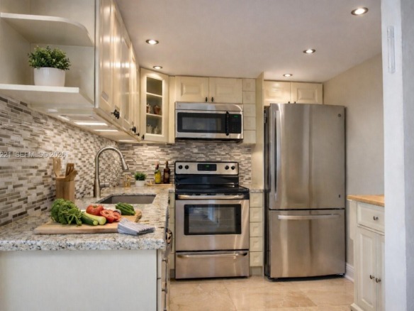 3701 N Country Club Dr # 204, Aventura FL 33180 — #A11848221