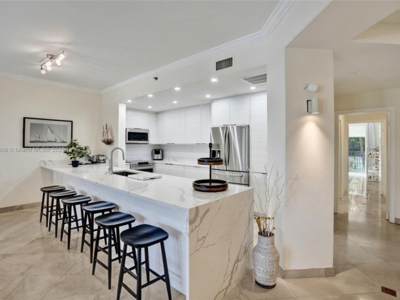 3700 Island Blvd # C206, Aventura FL 33160 — #A11848608