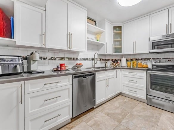 4330 Hillcrest Dr # 516, Hollywood FL 33021 — #A11851409