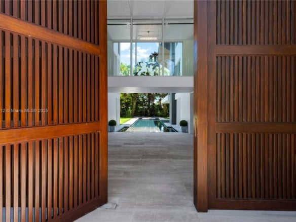 545 SABAL PALM, Key Biscayne FL 33149 — #A11855412