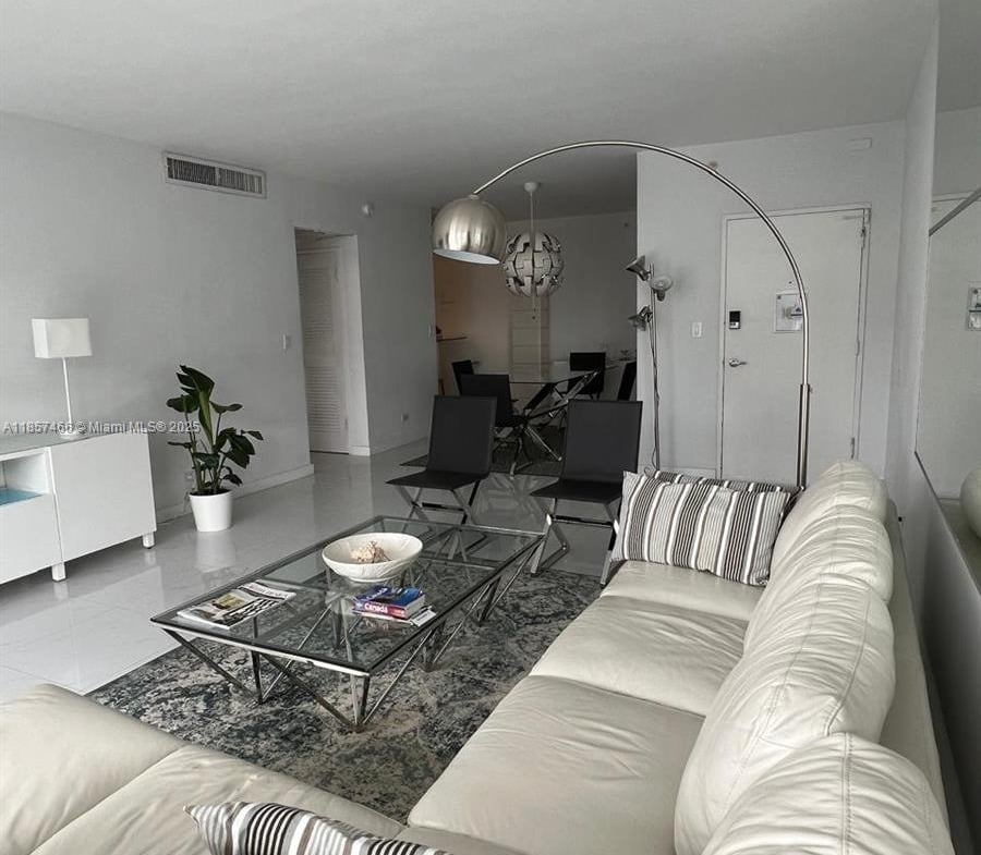 900