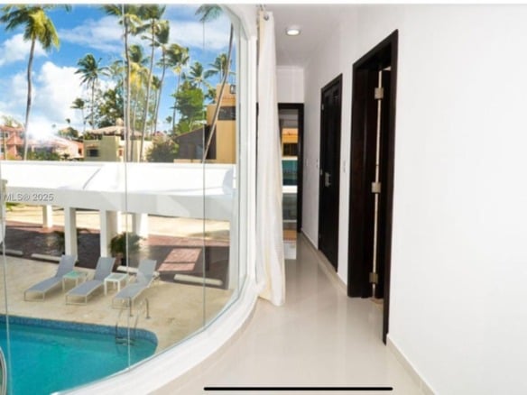 Los Corales Los Corales # 101, La — #A11860093