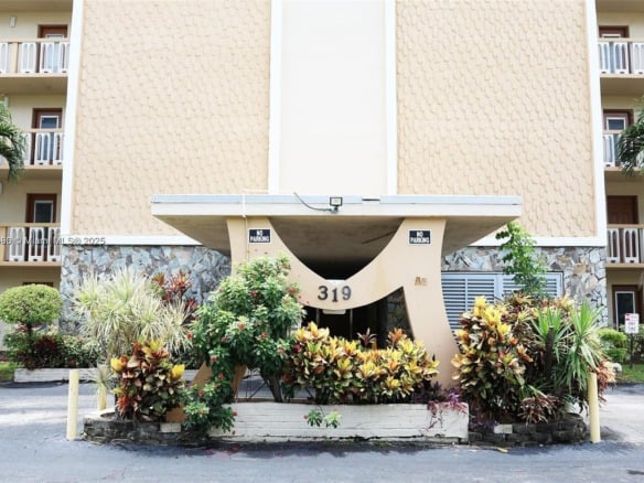 319 NE 14th Ave # 505, Hallandale Beach FL 33009 — #A11862580