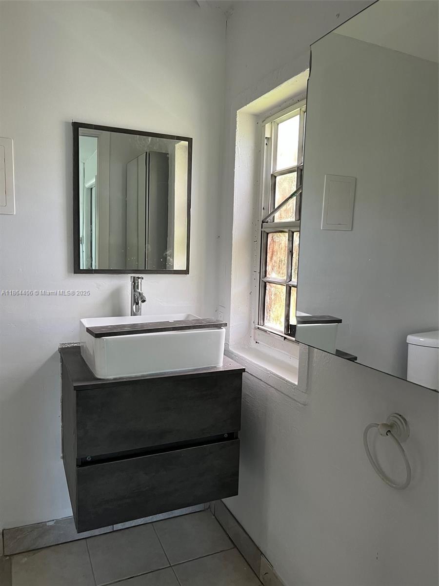 6dd28e9b-7137 802 S 24th Ave, Hollywood FL 33020 — #A11864406