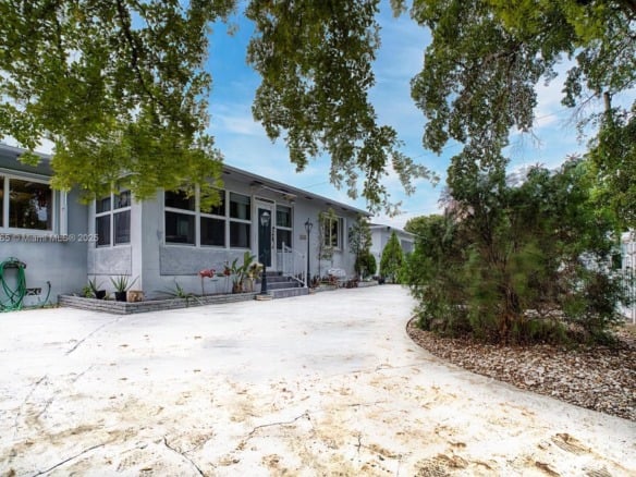 1923 Dewey St, Hollywood FL 33020 — #A11864665