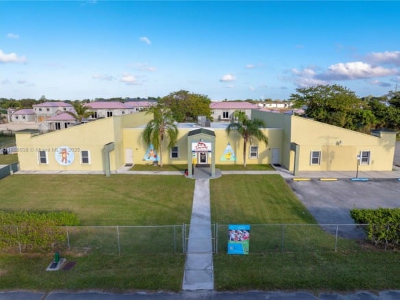1200 NE 8th St, Homestead FL 33033 — #A11866038
