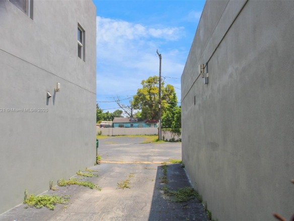 3267 NW 35th St, Miami FL 33142 — #A11866221
